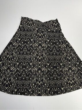 LULAROE Azure Skirt Size XL Yoga Waist Band A-line Skirt Geometric Flowy